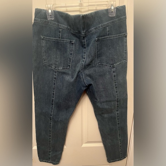 Soft Surroundings Women’s Petite Medium Wash Center Seam Hi Rise Pull On Jean LP - Picture 3 of 5